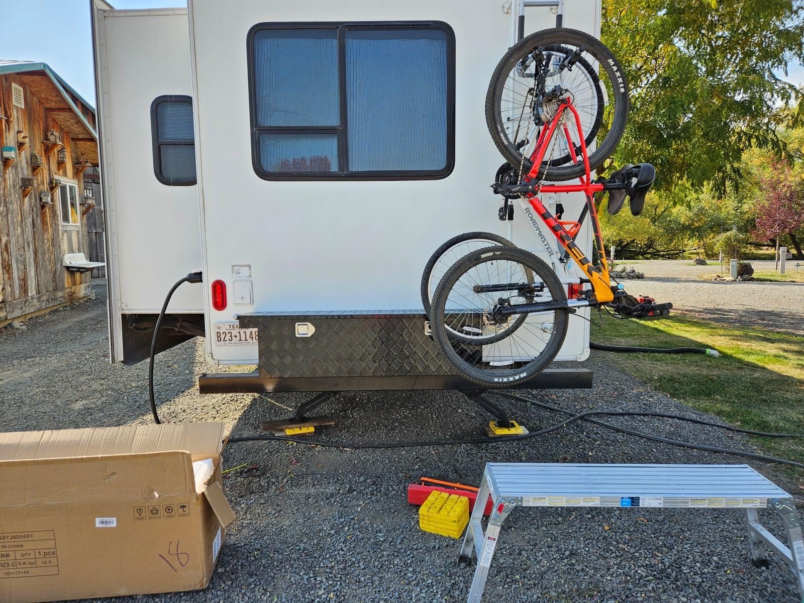 Camco RV Camper Ladder Mount Folding Bike Rack, Heavy-Duty Steel, 51492 customer photo 1