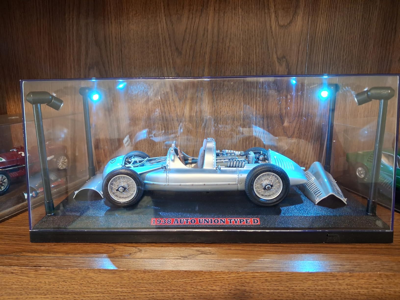 1:18 Illumibox acrylic black base display case, w/ LED lights customer photo 1