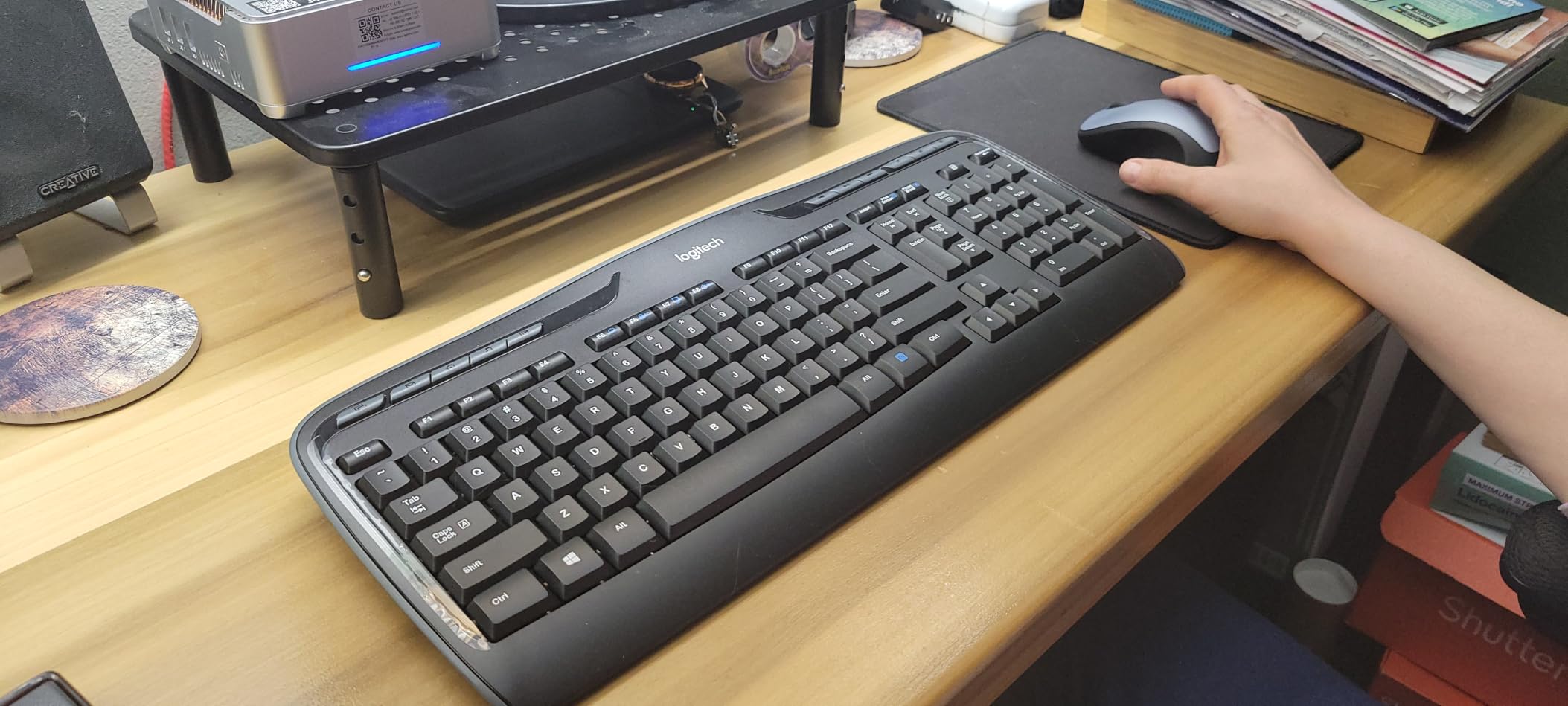 Logitech MK335 Full Size Quiet Wireless Keyboard Mouse Combo - Black/Silver customer photo 1
