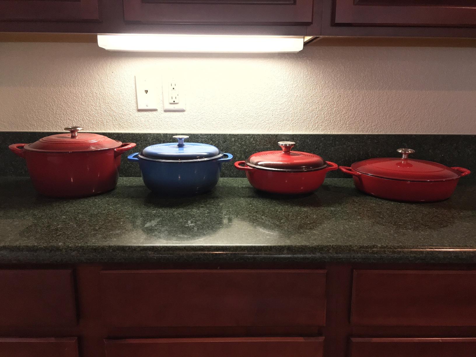 Amazon Basics Enameled Cast Iron Dutch Oven Pot With Lid, 6-Quart, Round, Dual Handles, Heavy-Duty, Oven Safe for Stews, Roasting & Baking, Red customer photo 2