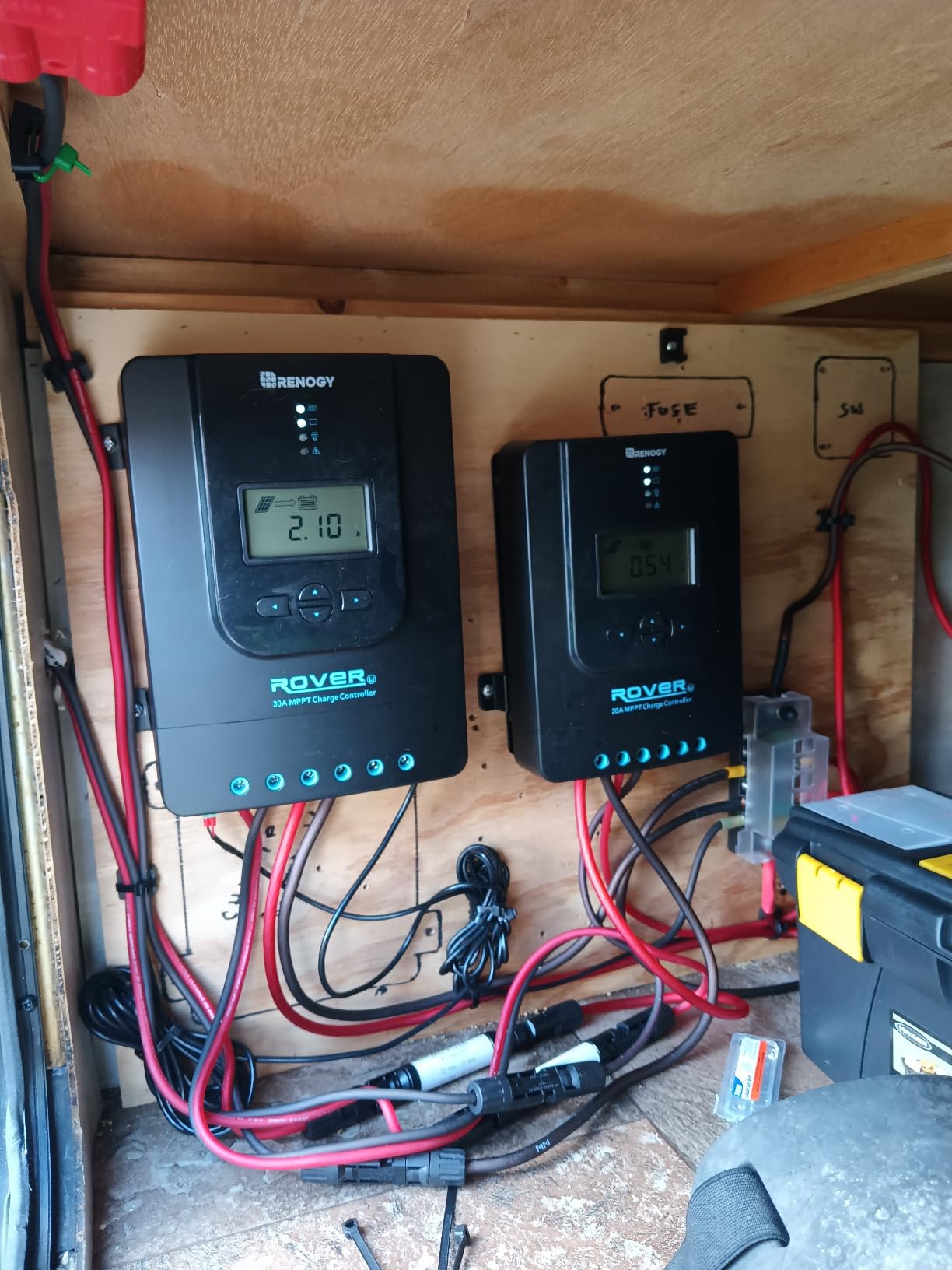 Renogy Rover MPPT Solar Charge Controller with Bluetooth 40A 12V/24V customer photo 1