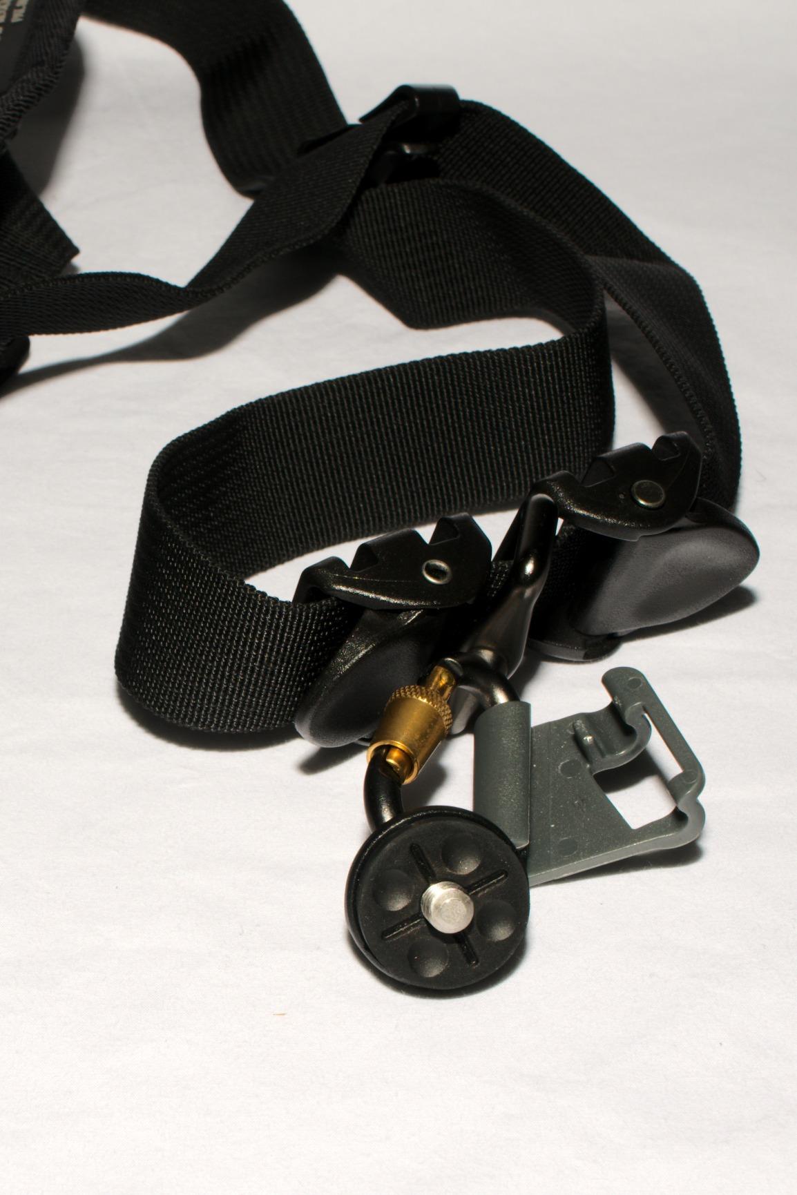 BLACKRAPID RS-4 Retro Classic, Original Camera Sling Design, Strap for DSLR, SLR and Mirrorless Cameras, for Right-Handed and Left-Handed Photographers, with On-The-Fly Sling Length Adjuster customer photo 1