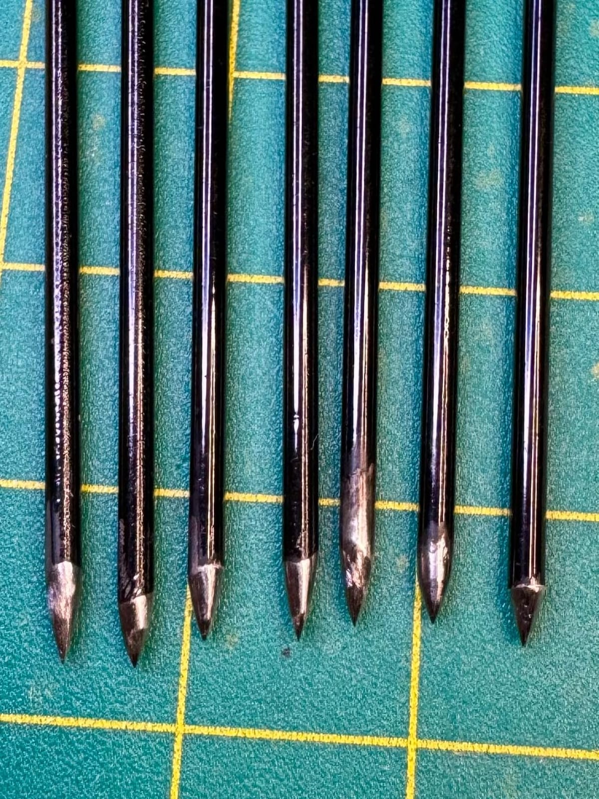 GJJC09B 1PC Painting Stand Base and 20PCS Alligator Clip Stick Set Modeling Tools for Airbrush Hobby Model Parts New customer photo 2