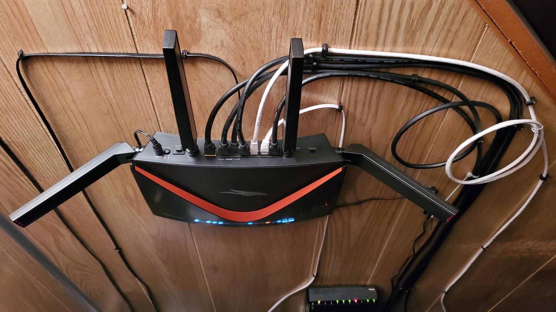 NETGEAR Nighthawk Pro Gaming XR700 WiFi Router with 6 Ethernet Ports and Wireless speeds up to 7.2 Gbps, AD7200, Optimized for The Lowest ping customer photo 2