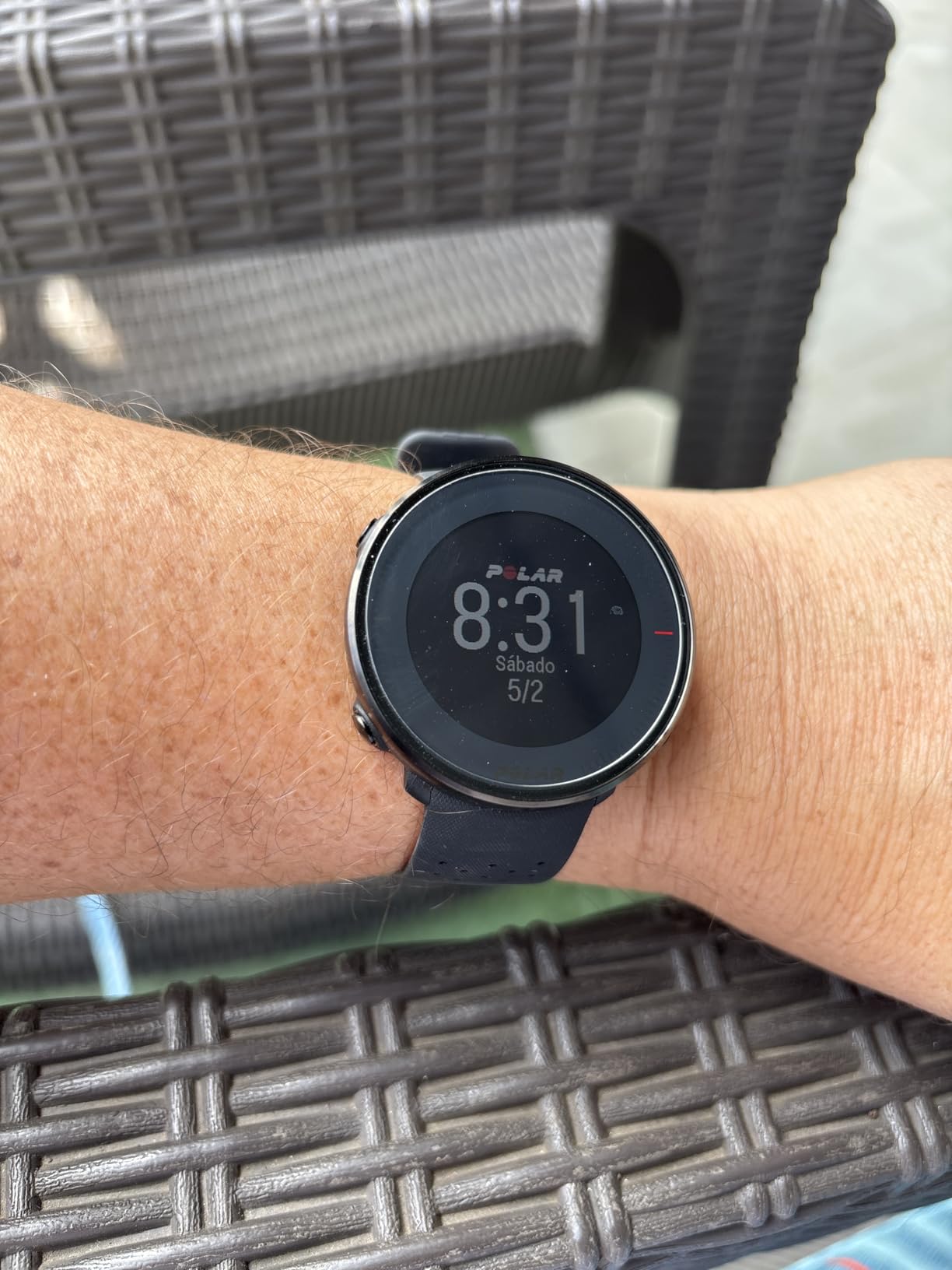 POLAR Vantage M –Advanced Running & Multisport Watch with GPS and Wrist-Based Heart Rate (Lightweight Design & Latest Technology), Black, M-L customer photo 2