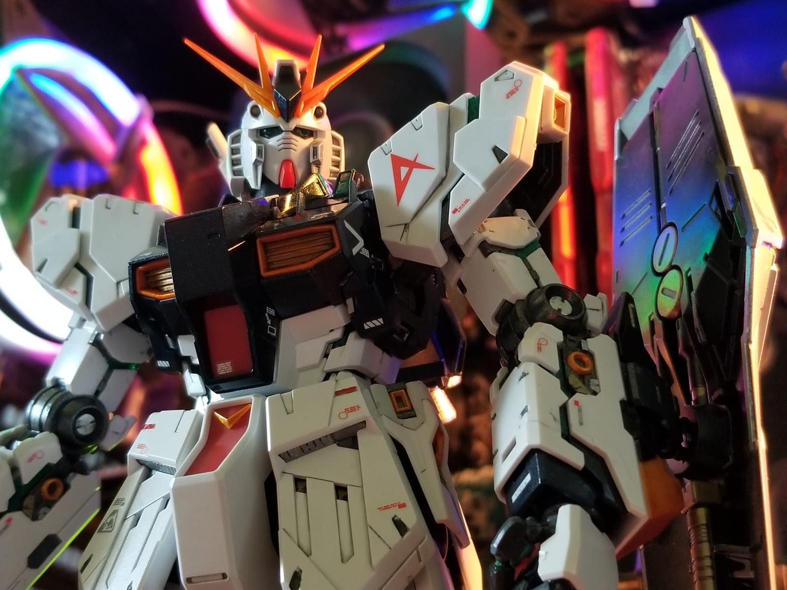 Bandai 5055454 Rx-93 Nu Gundam (Ver. Ka) MG Model Kit, from Char's Counterattack, White/Black customer photo 1