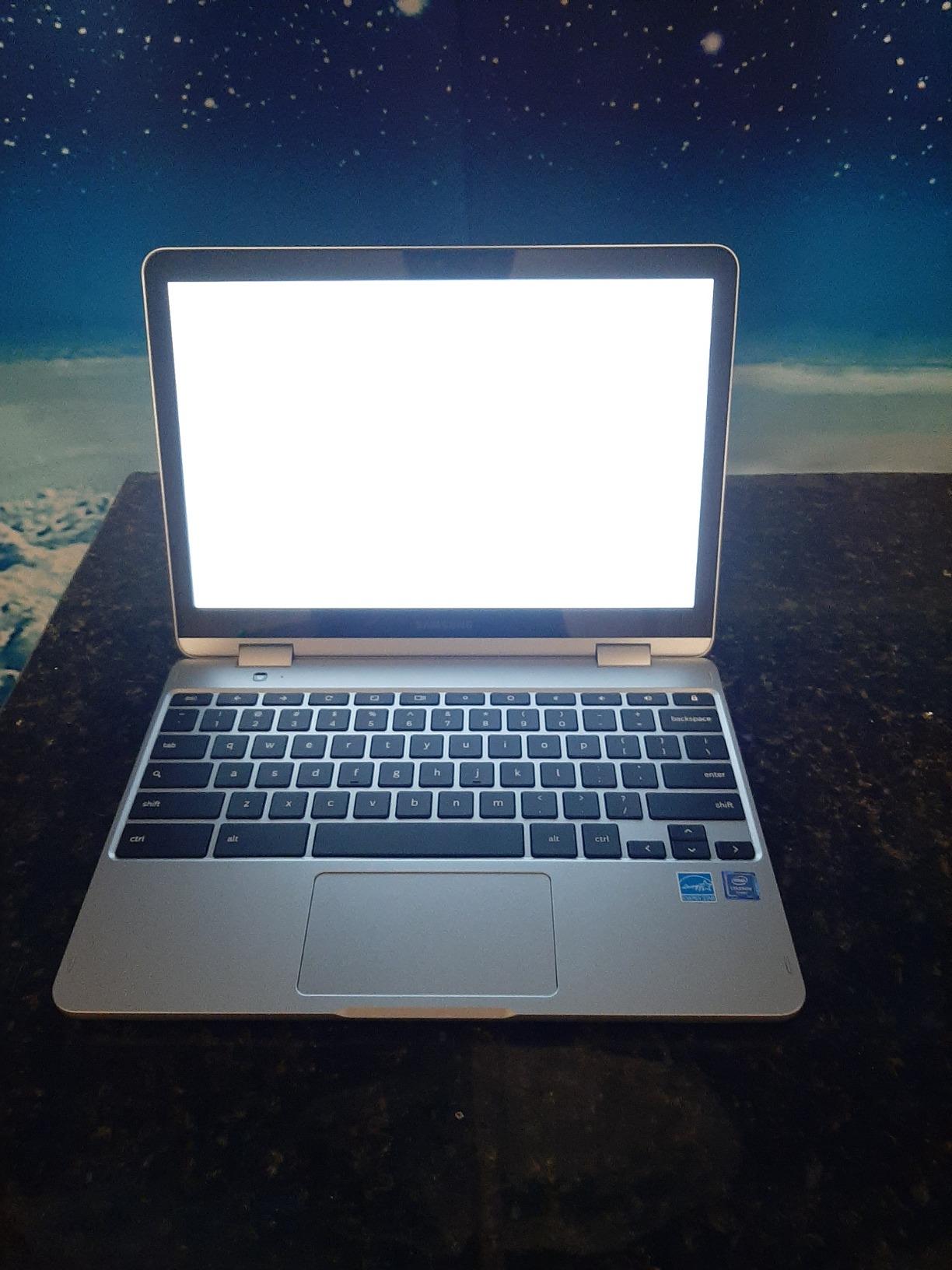 Samsung Chromebook Plus V2, 2-in-1, 4GB RAM, 32GB eMMC, 13MP Camera, Chrome OS, 12.2