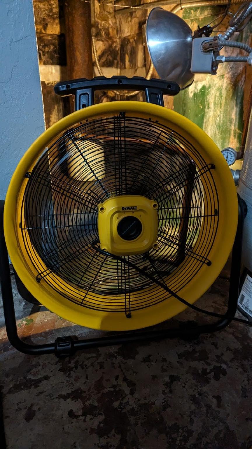 DEWALT 20 Inch Floor Fan, 180° Adjustable Tilting Drum Fan DXF2042, 5000 CFM, 3-Speed High Velocity, Yellow customer photo 2