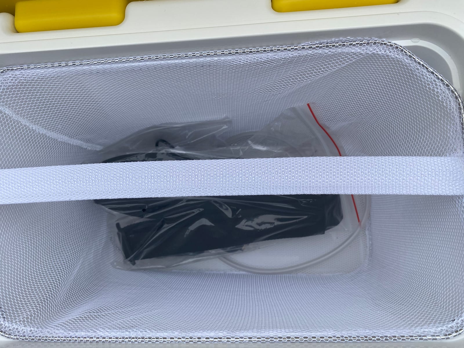 Frabill Magnum Bait Station 13 Quart Live Bait Well, White and Yellow customer photo 1