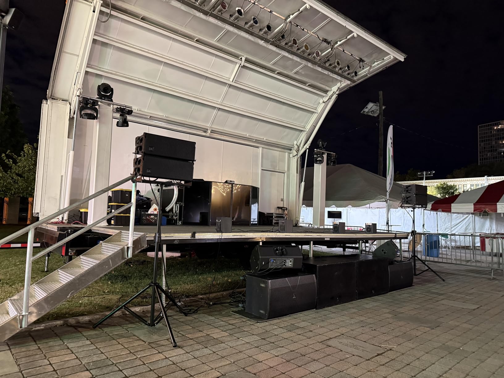 AxcessAbles Heavy-Duty DJ Stands with Carry Bag | 175LB Load Capacity | Crank Up Light & Speaker Stands | Stage Lighting Tripods (2 Pack) customer photo 1