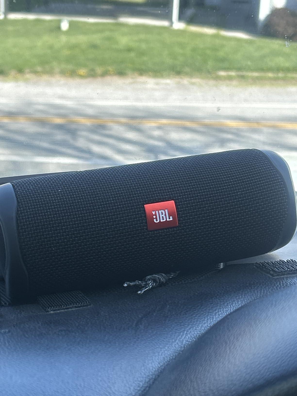 JBL FLIP 5, Waterproof Portable Bluetooth Speaker, White, 3.6 x 3.6 x 8.5 customer photo 2
