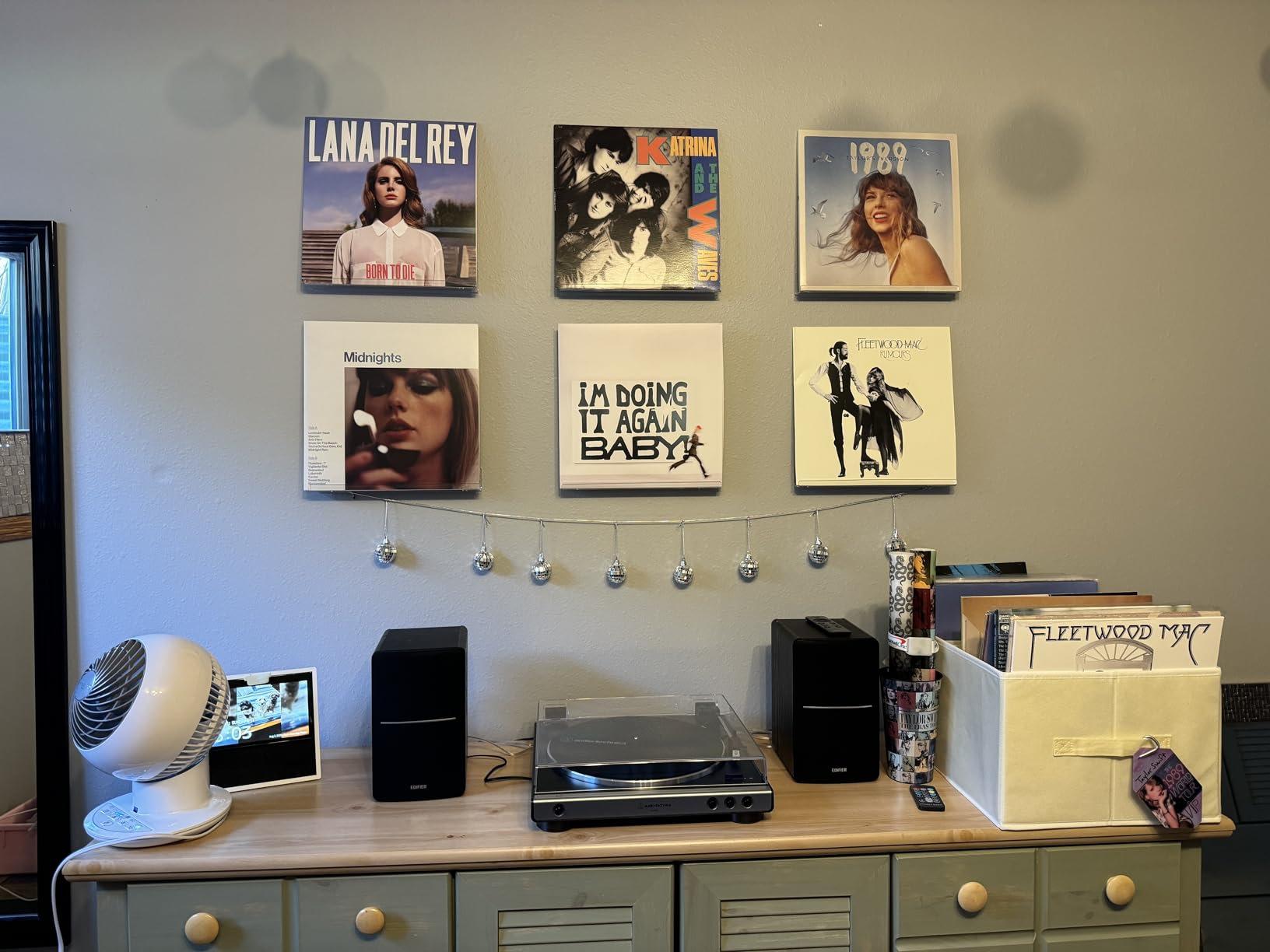 NIUBEE Vinyl Record Shelf Wall Mount, Acrylic Vinyl Holder Wall, 6 Pack | 12inch Acrylic Record Vinyl Shelves Display, Clear Album Record Holder Hangers, Display Daily Lp Listening, Office Home customer photo 2