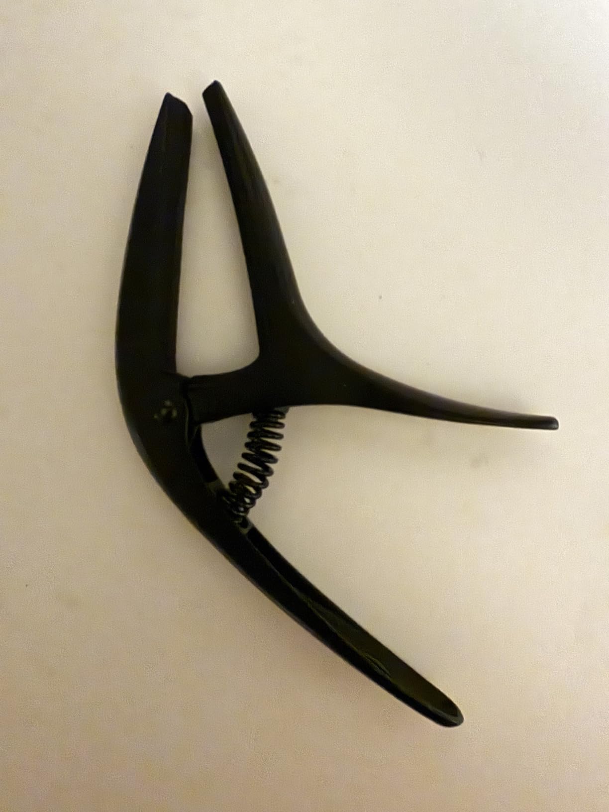 Ernie Ball Axis Dual Radius Capo, Black Satin (P09600) customer photo 1