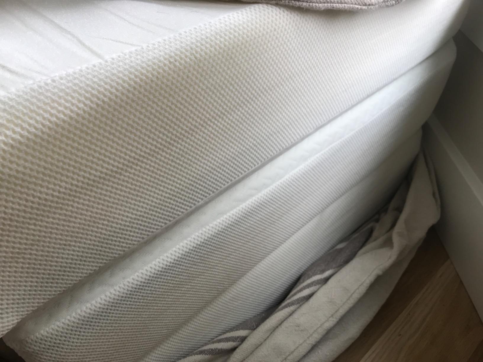 Daily Delight 6-Inch Gel Infused Memory Foam Tri-fold Mattress with Ultra Soft Removable Bamboo Cover with Non-Slip Bottom- Queen customer photo 2