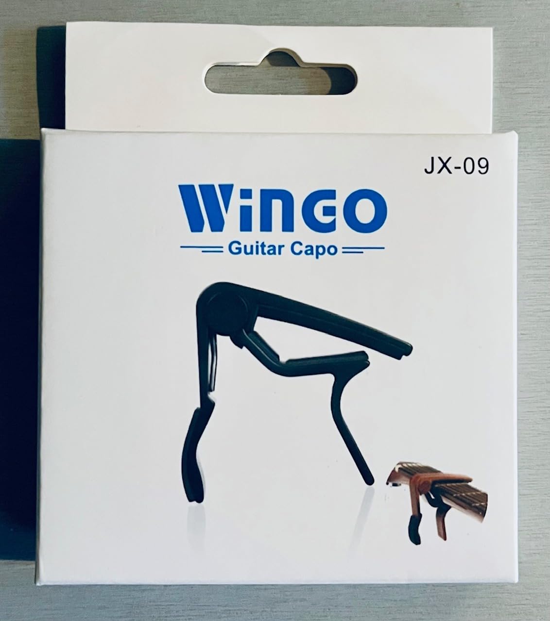 WINGO Guitar Capo for Acoustic and Electric Guitars with 5 Picks, Black customer photo 2