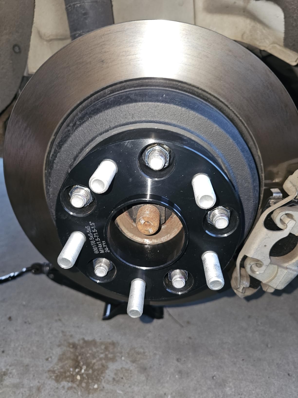 FLYCLE 1.5 inch 5x5 Hubcentric Wheel Spacers for 2018-2026 Wrangler JL/JLU, 2019-2026 Gladiator JT, 5x127mm Forged Wheel Spacer with 14x1.5 Studs & 71.5mm for 2011-2026 Grand Cherokee WK2 Durango customer photo 2