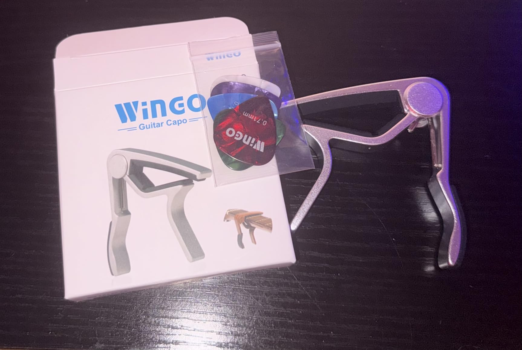 WINGO Guitar Capo for Acoustic and Electric Guitars with 5 Picks, Silver | Quick-Release, No Buzz, 6-String Steel Acoustic/Electric customer photo 1