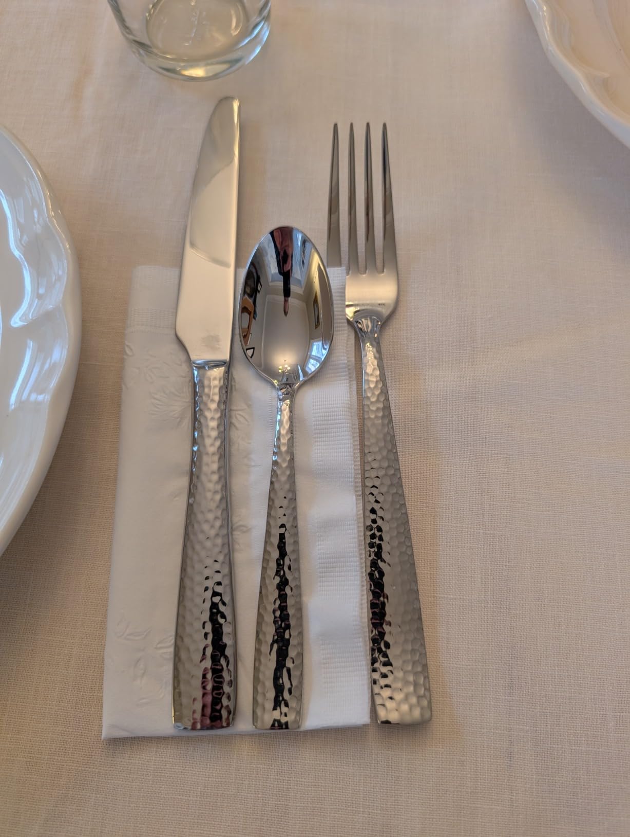 Hudson Essentials 40-Piece Hammered Stainless Steel 18/10 Flatware Silverware Set, Service for 8 customer photo 2