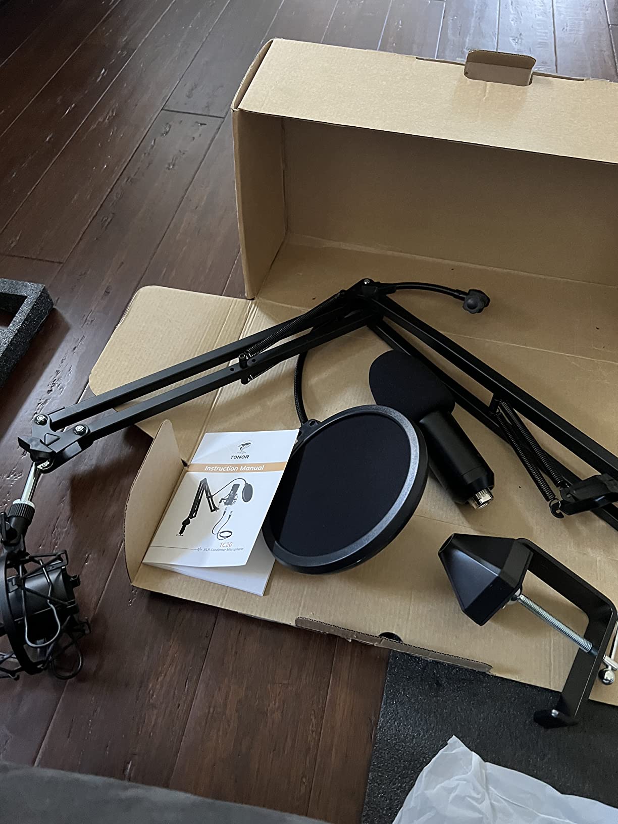 TONOR XLR Condenser Microphone, Professional Cardioid Studio Mic Kit with T20 Boom Arm, Shock Mount, Pop Filter for Recording, Podcasting, Voice Over, Streaming, Home Studio, YouTube (TC20) customer photo 2