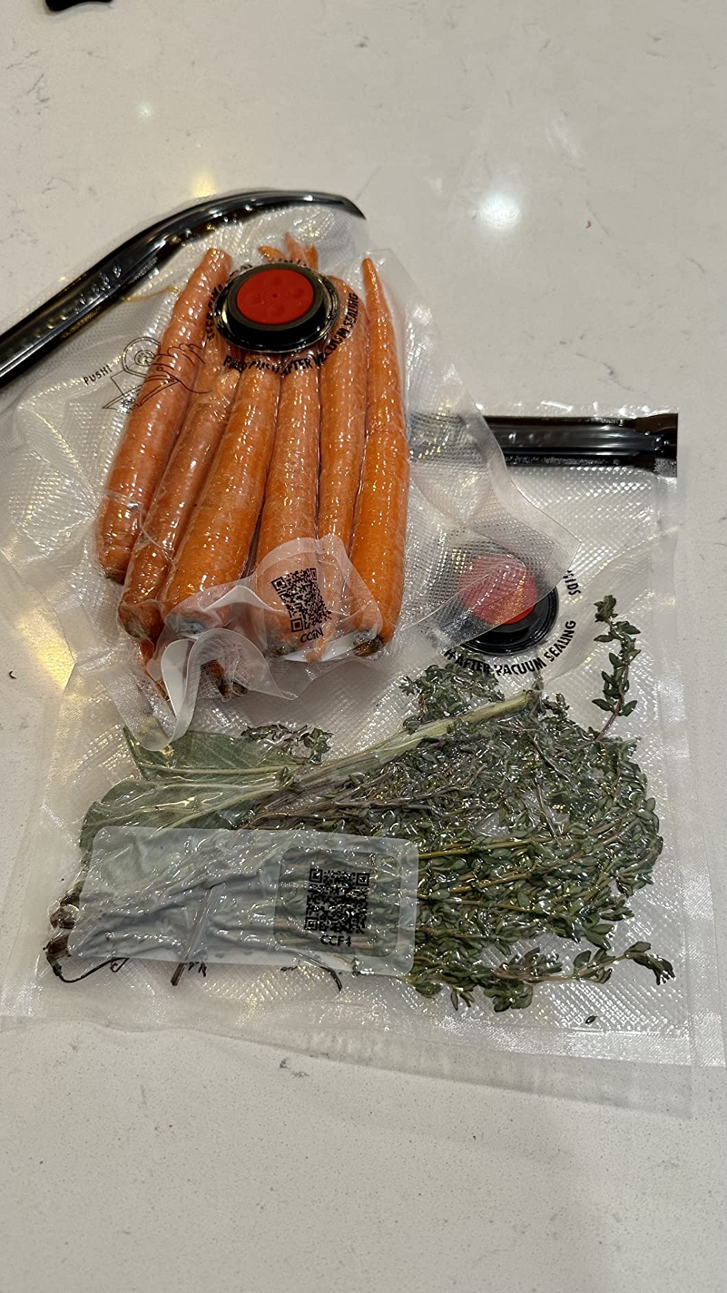 Zwilling Fresh & Save Vacuum Sealer Machine Starter Set, 6pc | Keeps meal prep fresh up to 5X longer. Airtight Sealing Reduces Food Waste, Ideal for Sous Vide, Meal Prep and Every Day Use customer photo 2