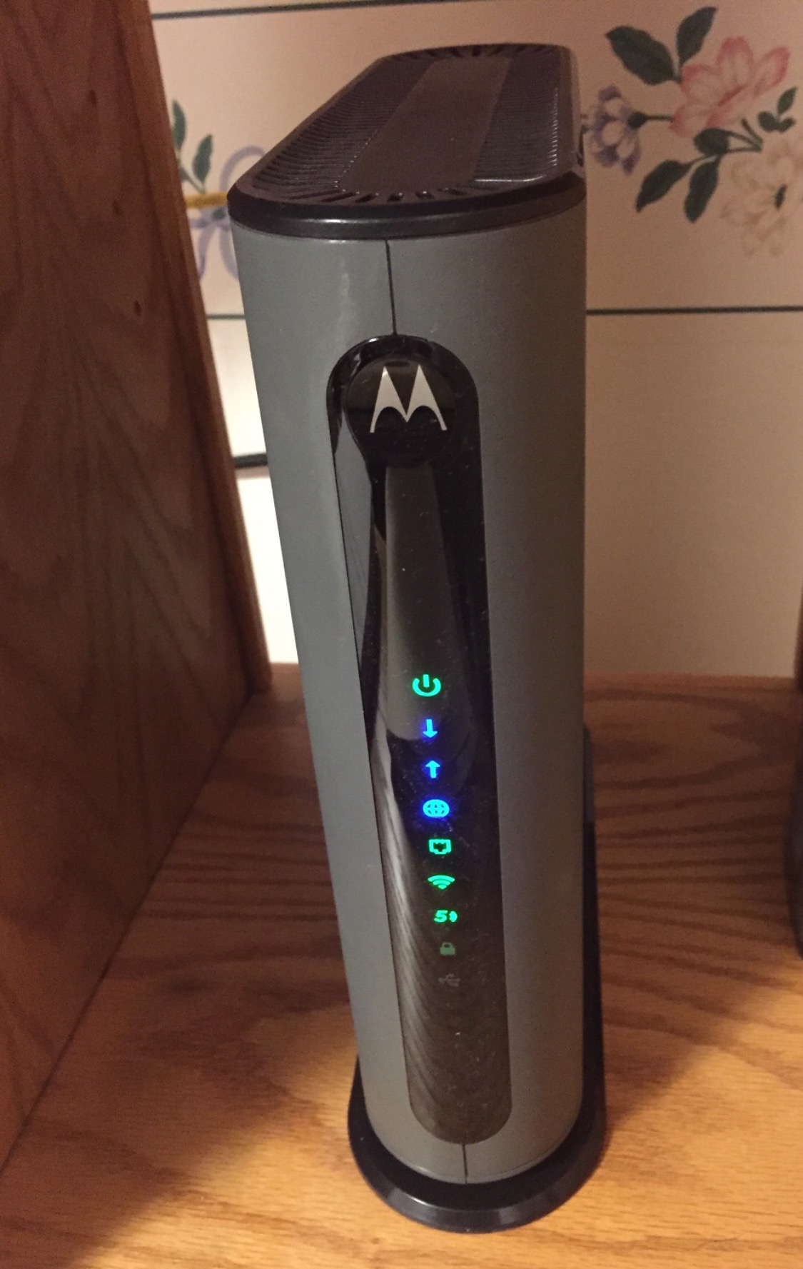 Motorola MG8702 | DOCSIS 3.1 Cable Modem + Wi-Fi Router (High Speed Combo) with Intelligent Power Boost | AC3200 Wi-Fi Speed | Approved for Comcast Xfinity, Cox, and Charter Spectrum customer photo 2