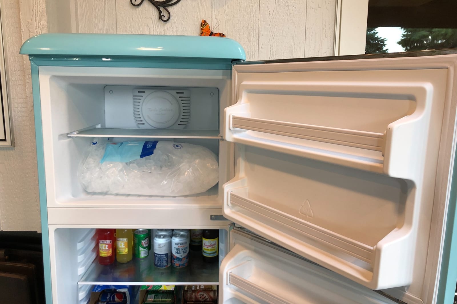 Galanz GLR10TBEEFR Retro Refrigerator with Top Freezer Frost Free, Dual Door Fridge, Adjustable Electrical Thermostat Control, 10 cu ft White customer photo 1