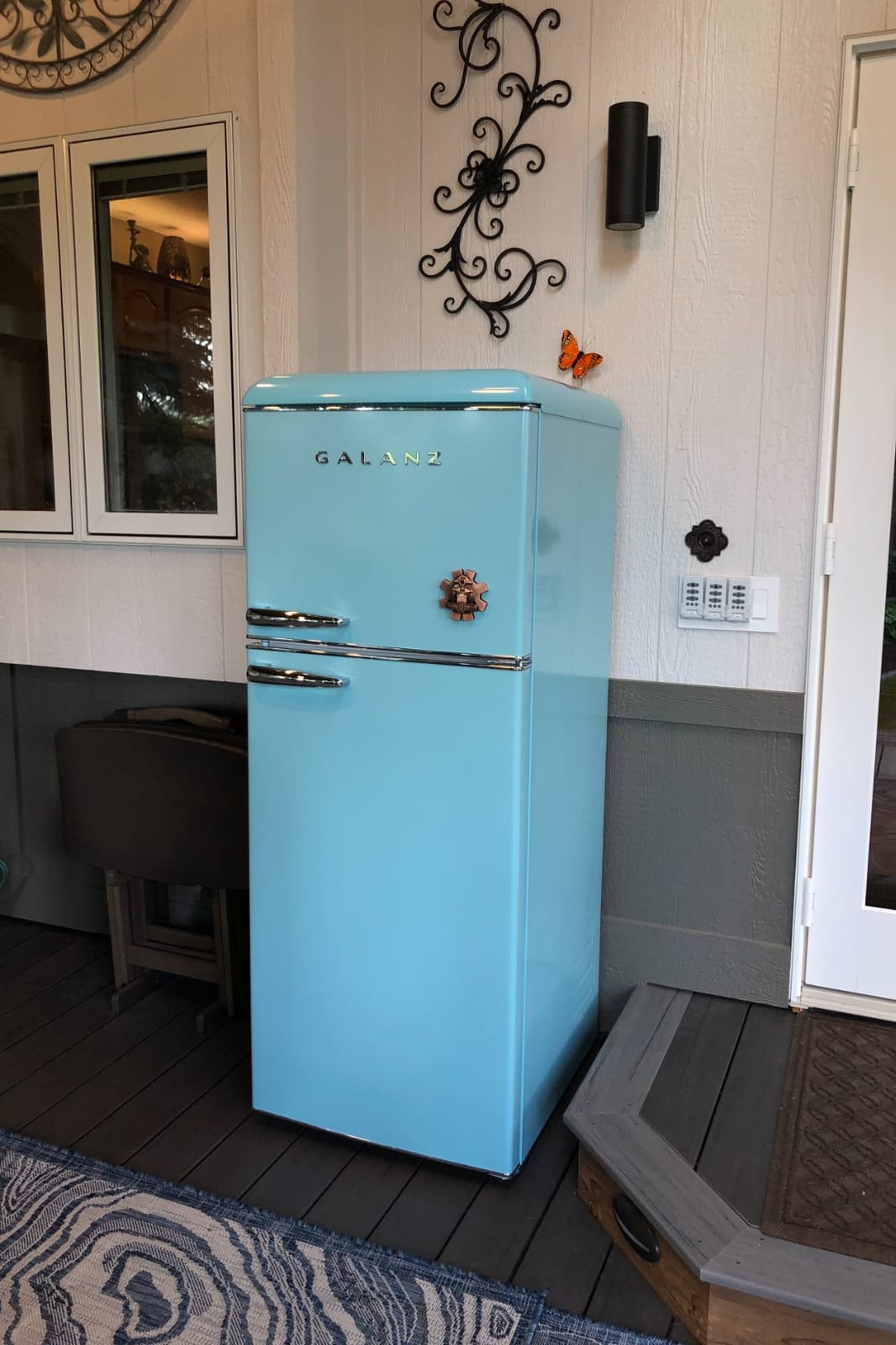 Galanz GLR10TBEEFR Retro Refrigerator with Top Freezer Frost Free, Dual Door Fridge, Adjustable Electrical Thermostat Control, 10 cu ft White customer photo 2