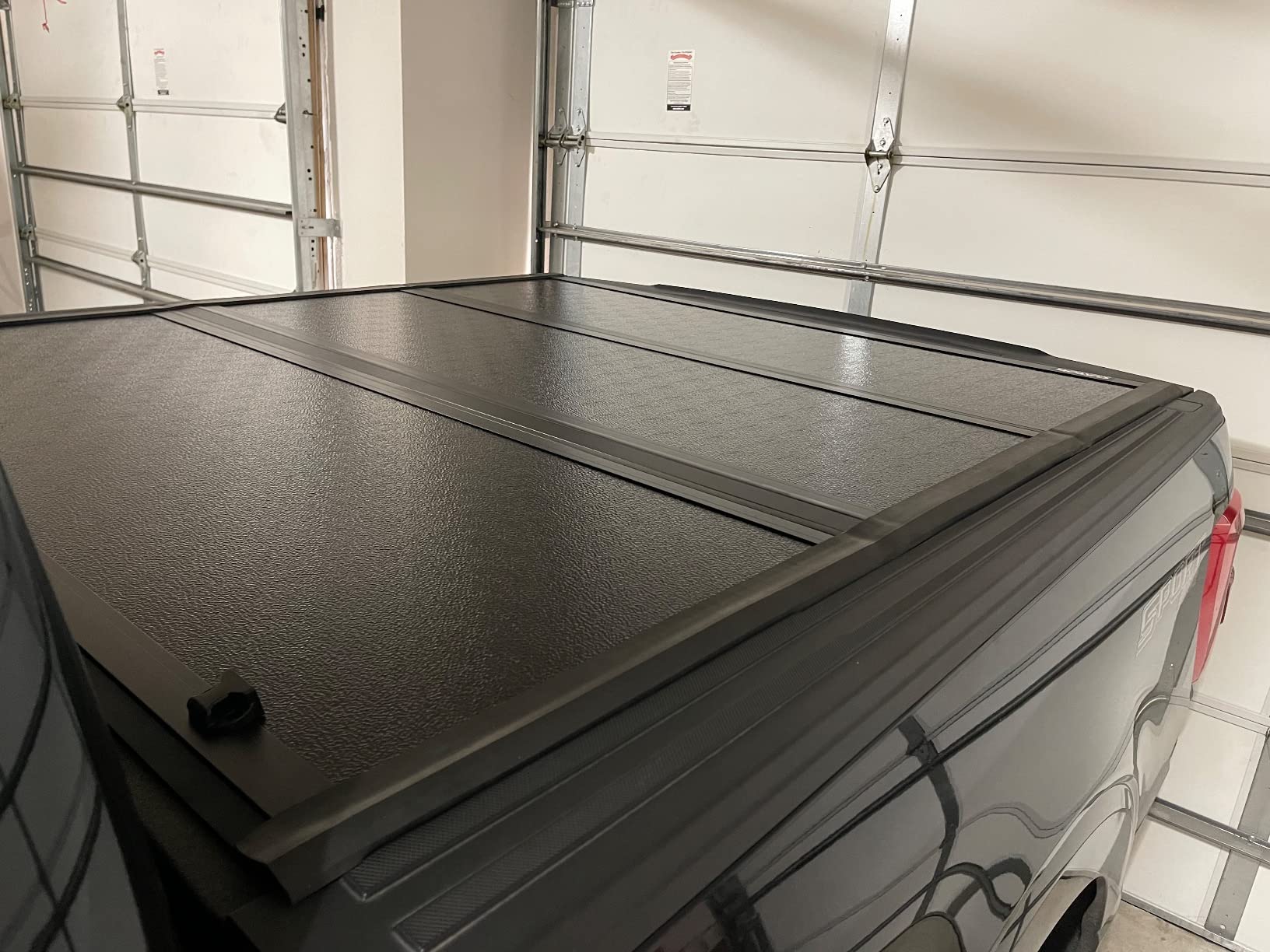 Gator EFX Hard Tri-Fold Truck Bed Tonneau Cover - Heavy-Duty Truck Bed Protection - Durable Aluminum Panels - Hard Folding Tonneau Cover - 2021-2026 Ford F-150 (incl. Raptor/Lightning) - 5'7