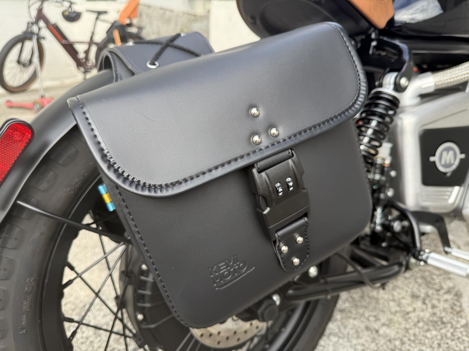 KEMIMOTO Motorcycle Saddlebags with Secure Lock 15L (7.5Lx2) PU Leather | Quick-Release Buckles Throw Over Hard-Shell Side Bags Universal Fit for Sportster Softail Rebel Dyna Cruiser customer photo 1