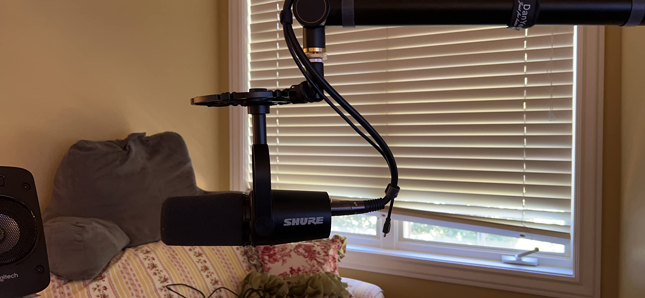 YOUSHARES Pop Filter - 4 Inch 3 Layers Metal Windscreen with Flexible 360° Gooseneck Clip Mic Mask Shield Compatible with Shure MV7 Mic customer photo 2