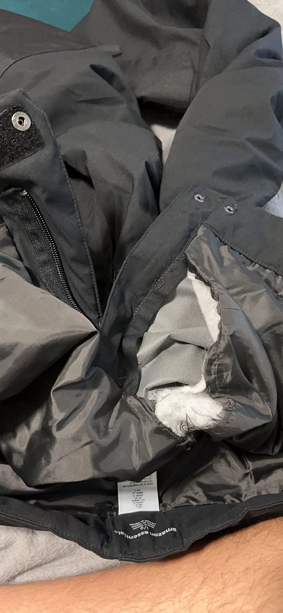Amazon Essentials Men's Waterproof Breathable Insulated Snow Ski Pant customer photo 2