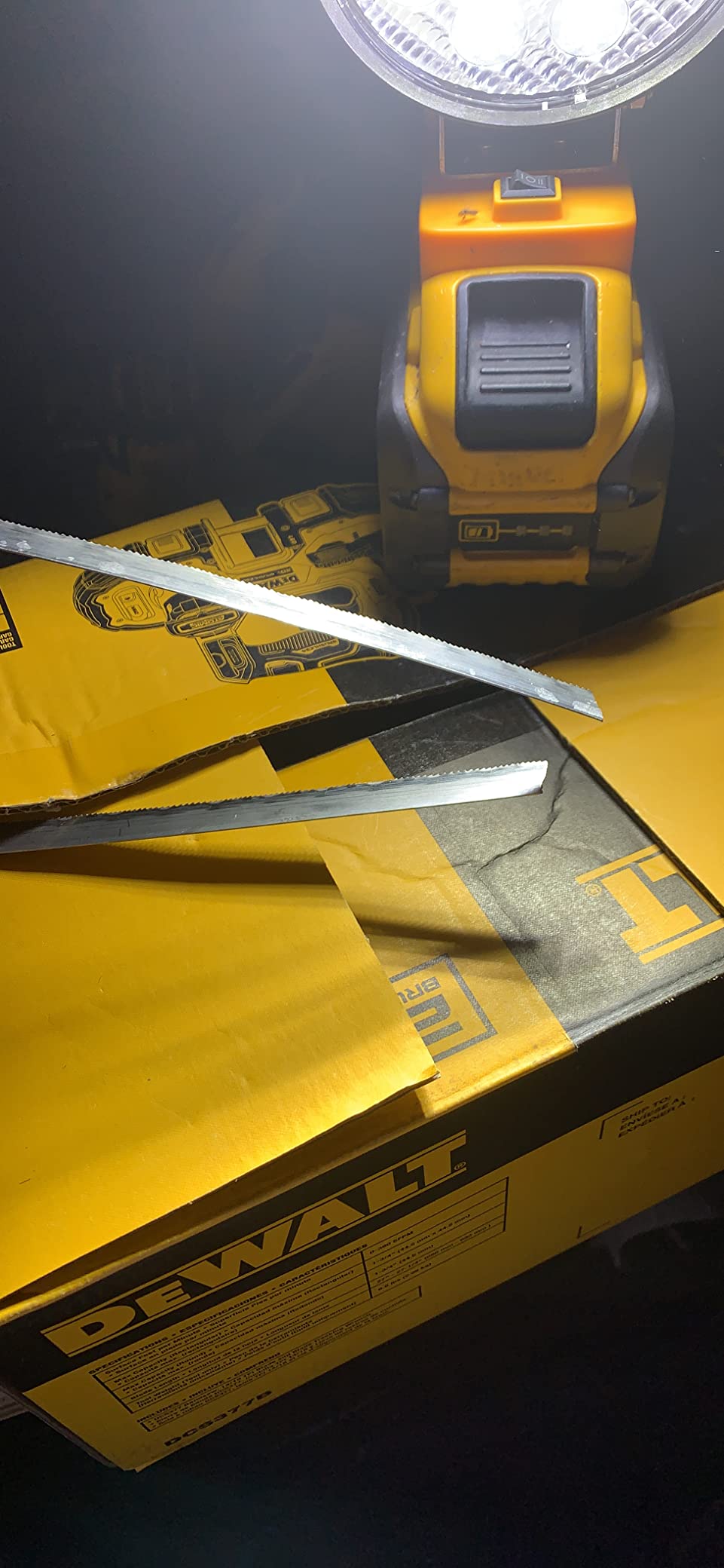 DEWALT ATOMIC 20V MAX Brushless Cordless 1-3/4 in. Compact Bandsaw, Bare Tool Only (DCS377B) customer photo 2