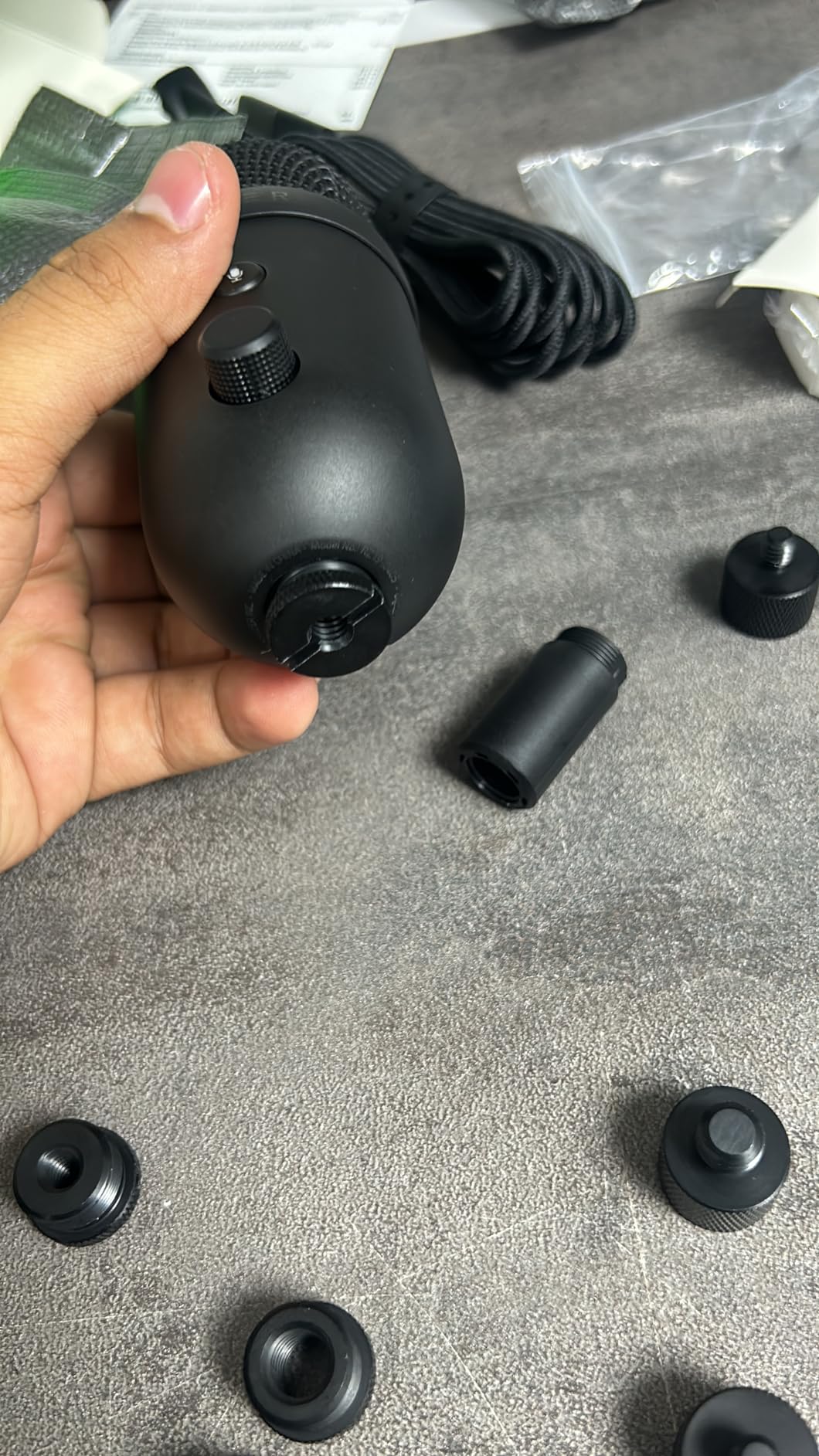 Razer Seiren V2 X USB Condenser Microphone for Streaming and Gaming on PC: Supercardioid Pickup Pattern - Integrated Digital Limiter - Mic Monitoring and Gain Control - Built-in Shock Absorber customer photo 1