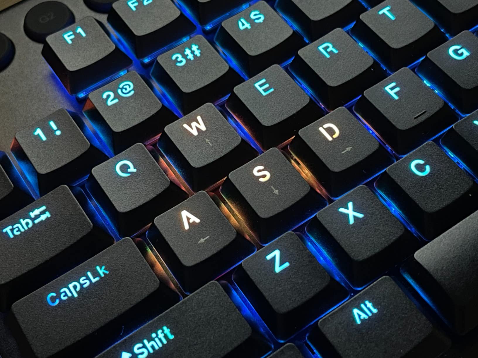 Redragon K619 Horus RGB Mechanical Keyboard, Ultra-Thin Designed Wired Gaming Keyboard w/Low Profile Keycaps, Dedicated Media Control & Linear Red Switch, Pro Software Supported customer photo 1