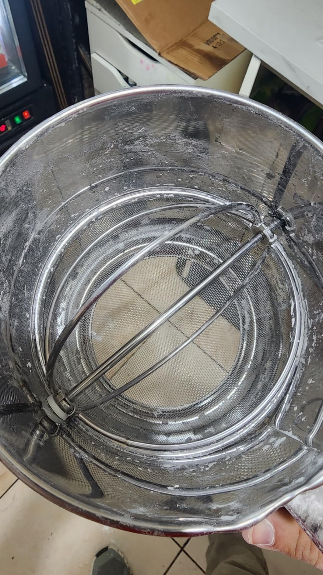 PIQUEBAR Flour Sifter - 5 Cup Fine Mesh Hand Crank Sifter Stainless Steel with Agitator Wire Loop for Baking, Powdered Sugar Duster Set customer photo 1