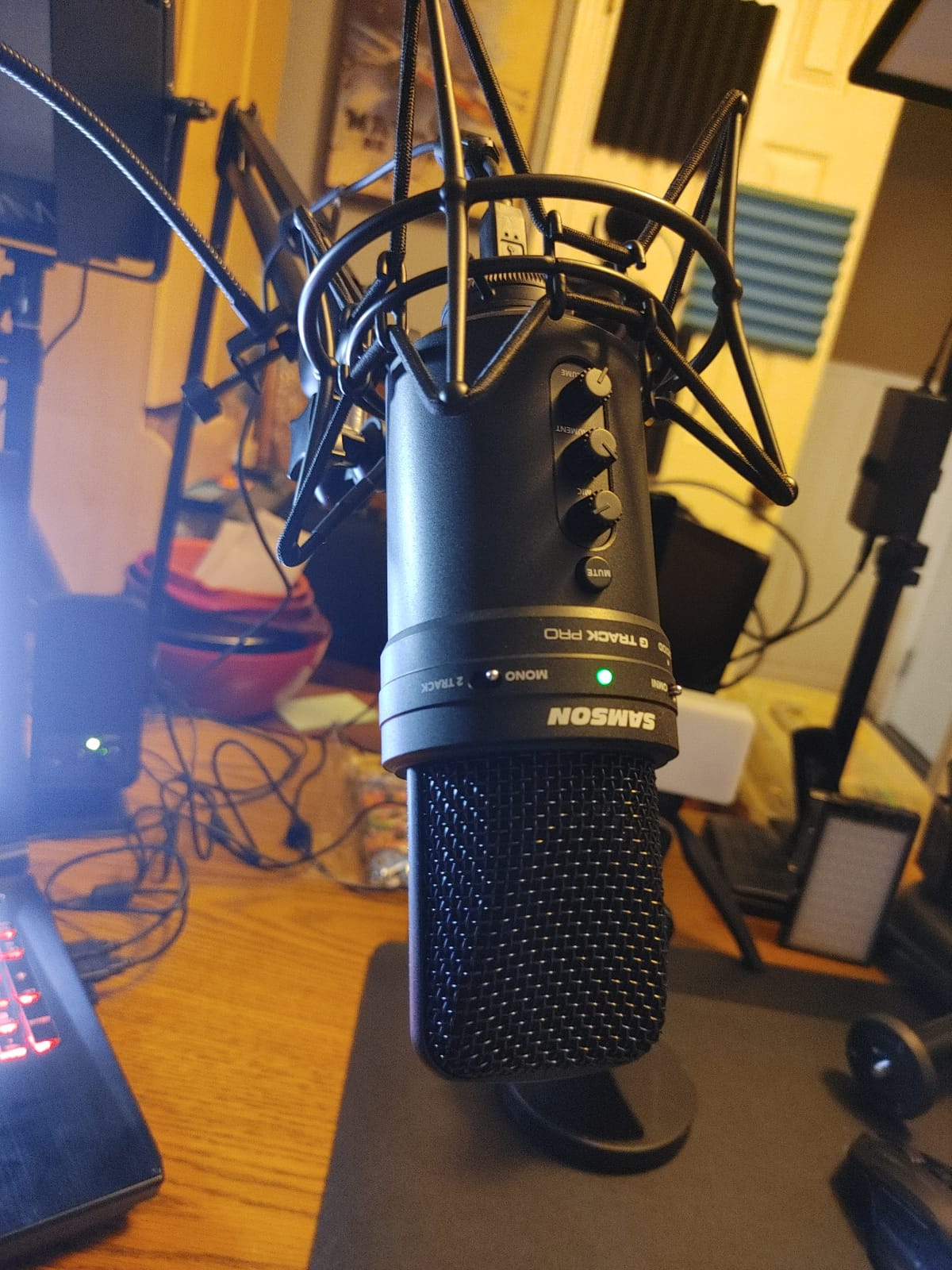SAMSON G Track Pro USB Microphone with Built in Audio Interface Silver customer photo 2