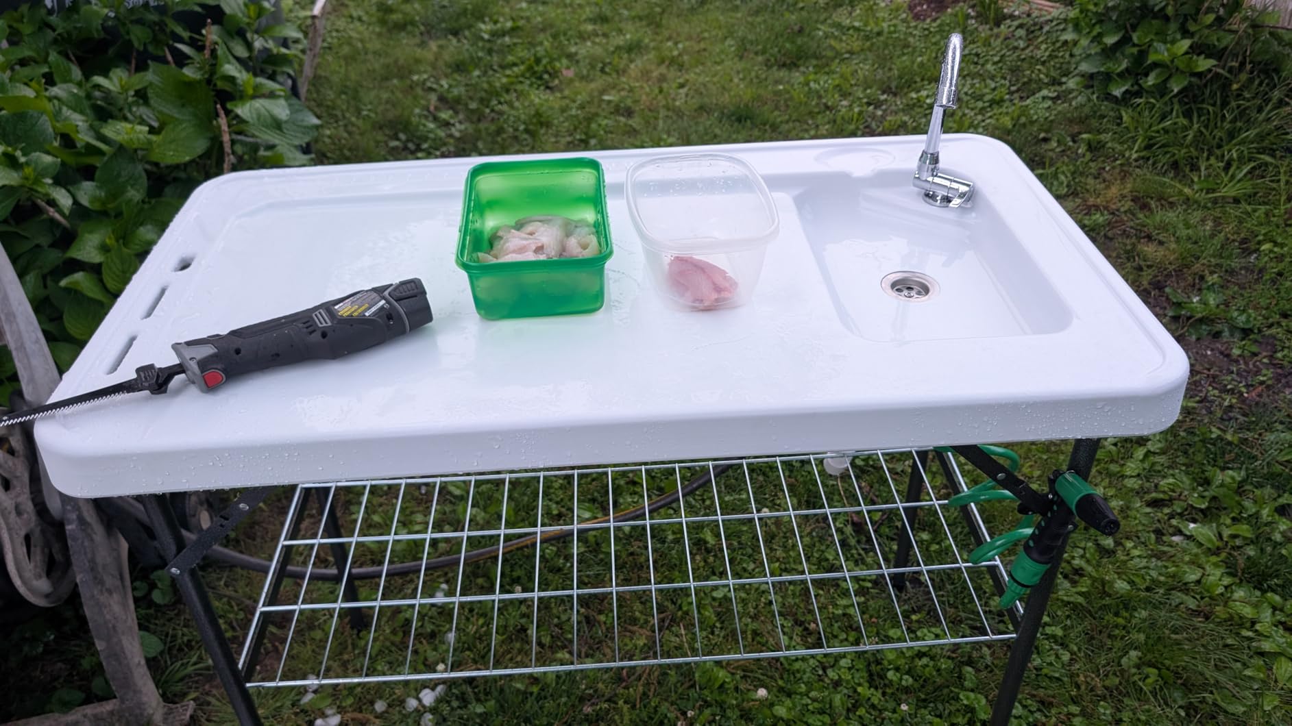Folding Fish Cleaning Table Portable Camping Sink with Faucet Drainage Hose & Sprayer Outdoor Fillet Station Grid Rack Knife Groove for Picnic Fishing, Black customer photo 2