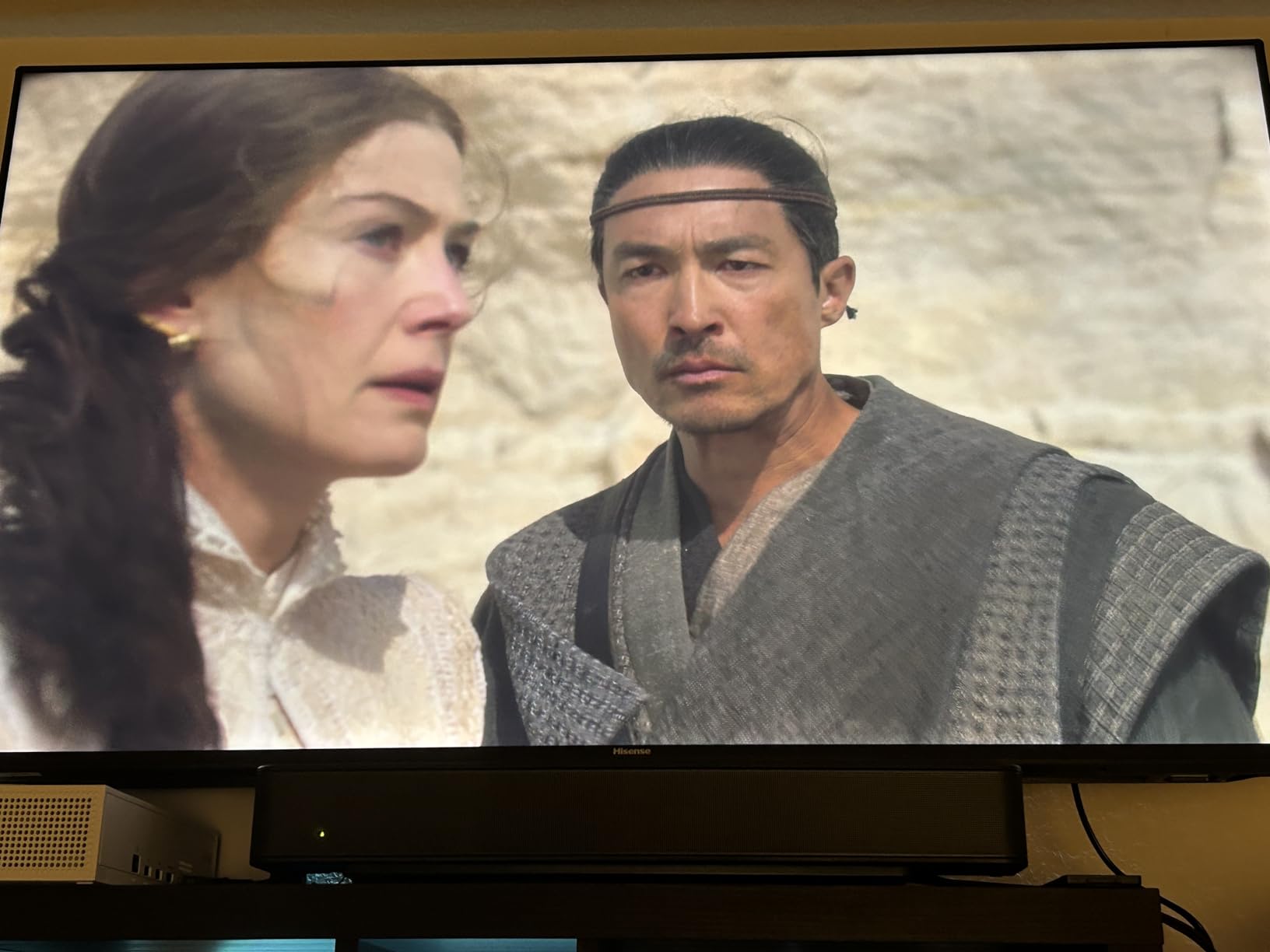 Hisense 43-Inch Class R6 Series 4K UHD Smart Roku TV with Alexa Compatibility, Dolby Vision HDR, DTS Studio Sound, Game Mode (43R6G) customer photo 2