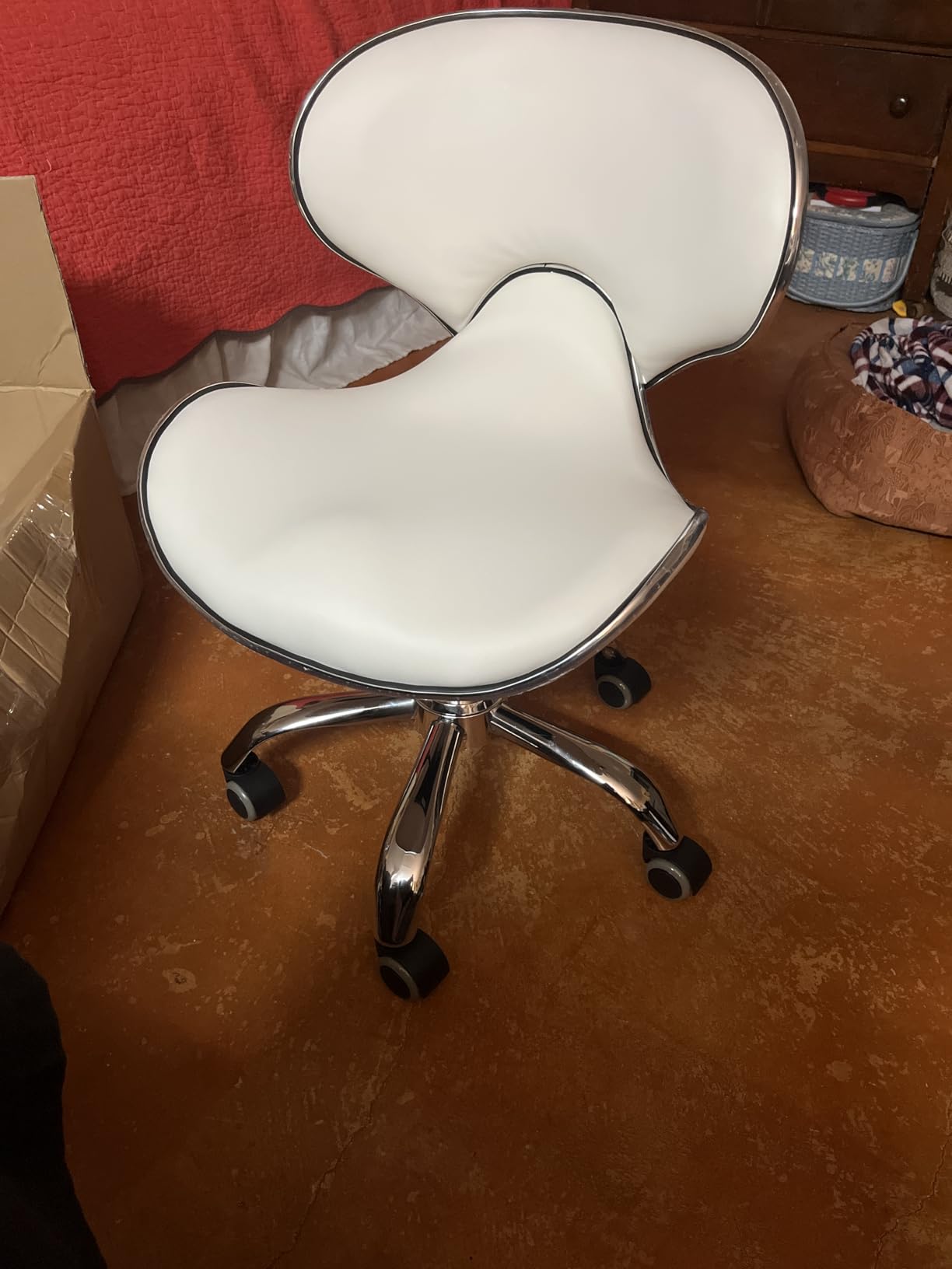 Minewill Pedicure Chair for Nail Tech, Heavy Duty Metal Base for 400 Lbs | 2 In Adjustable, Ergonomic Back Support, Rolling Swivel, Soft Sitting, Perfect for Massage Salon Spa Medical Tattoo, White customer photo 2
