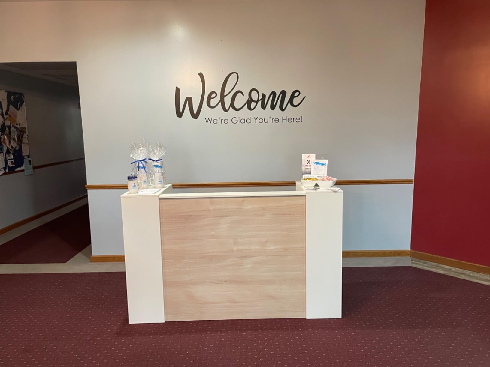 AIEGLE Reception Desk with Hutch, Reception Counter Desk with Lockable Drawers & Shelves, for Salon Recetion Room Retail Counter Checkout Office, White (55.1