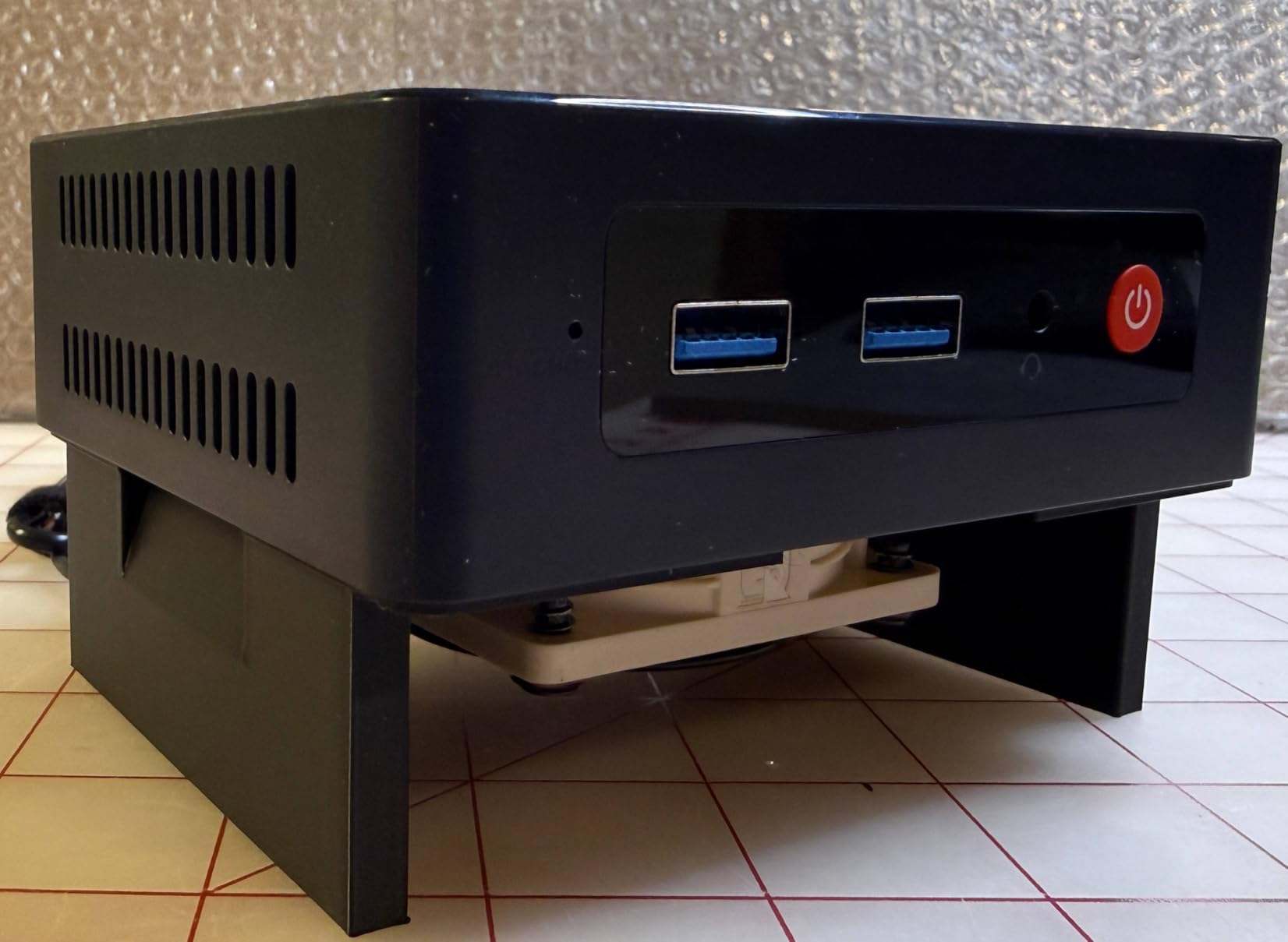 Beelink SER3 Mini PC, AMD Ryzen 3 3200U (up to 3.5GHz), 8GB DDR4 256GB PCIe3.0 SSD, Radeon Vega 3 Graphics,1000Mbps LAN, Dual HDMI 4K Display customer photo 2