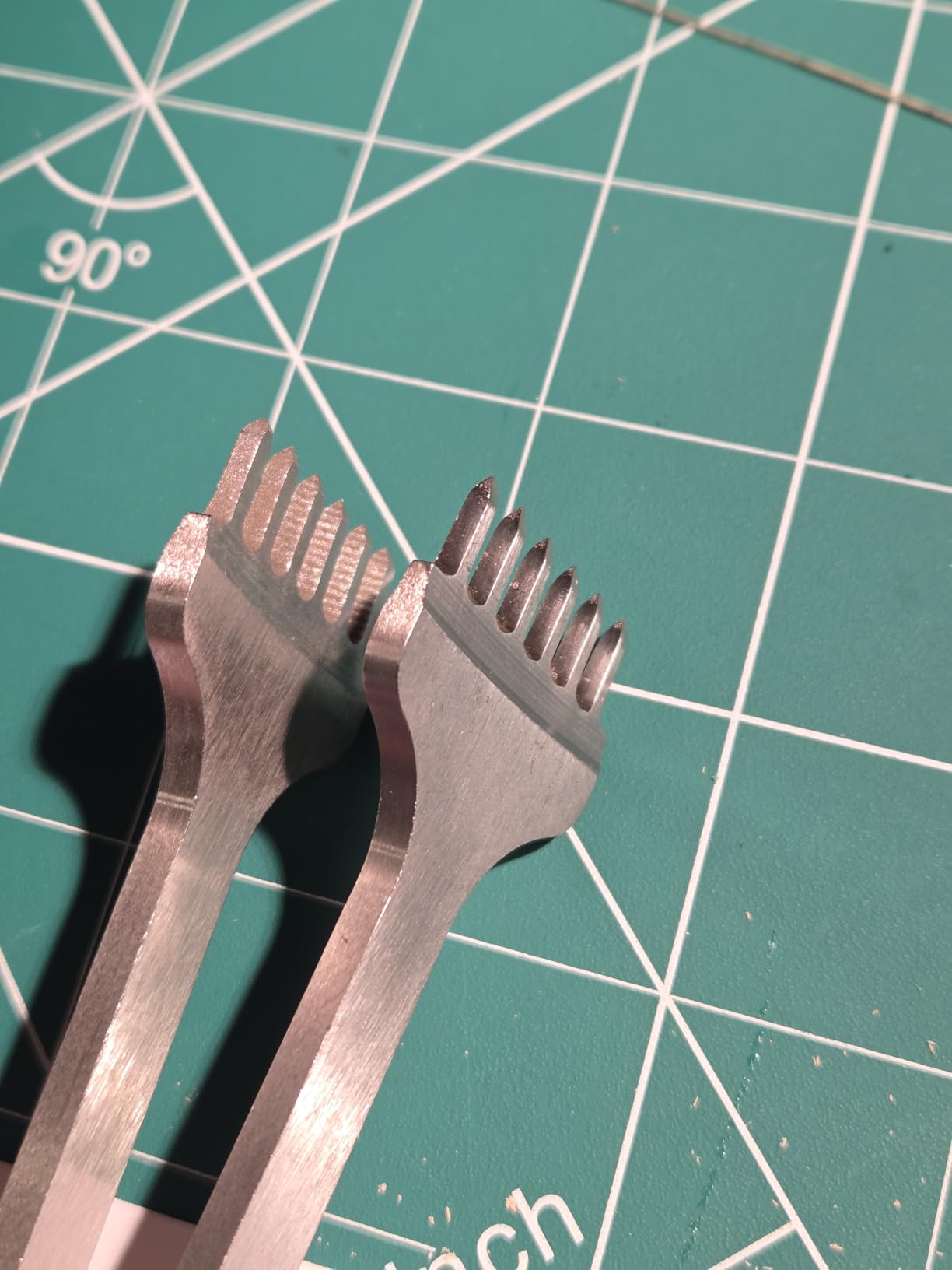 WUTA Leather Hole Punch Tool Pricking Iron Hole Puncher 4mm 1/2/4/6 Prong Tooth Lacing Diamond Stitching Chisel Set for DIY Leather Craft Kits (Silver) customer photo 1