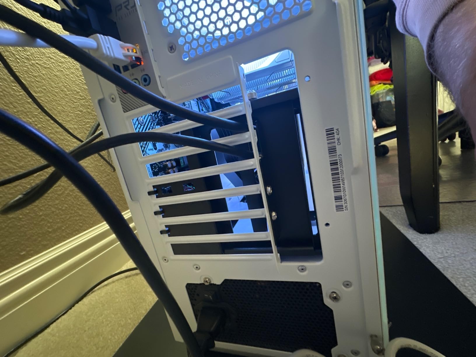 Cooler Master Vertical GPU Holder Kit V3, for E-ATX/ATX/mATX PC Case & PCI-E 4.0 Devices, Adjustable Modular Video Card Support, Thick SGCC Steel Bracket, 165 mm Riser Cable Included - Black customer photo 2