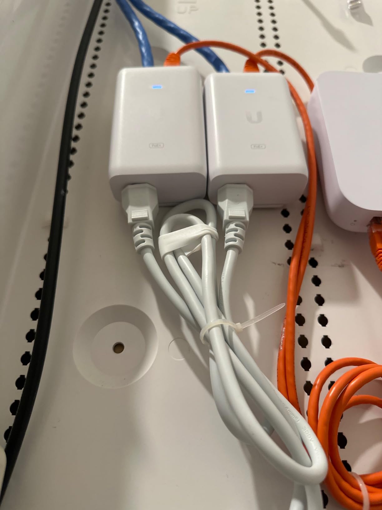 UBIQUITI POE Injector, 802.3AT, 30W of PoE+ Power, Suitable For U6 AP U6-LR, U6-LITE & U6-PRO customer photo 1
