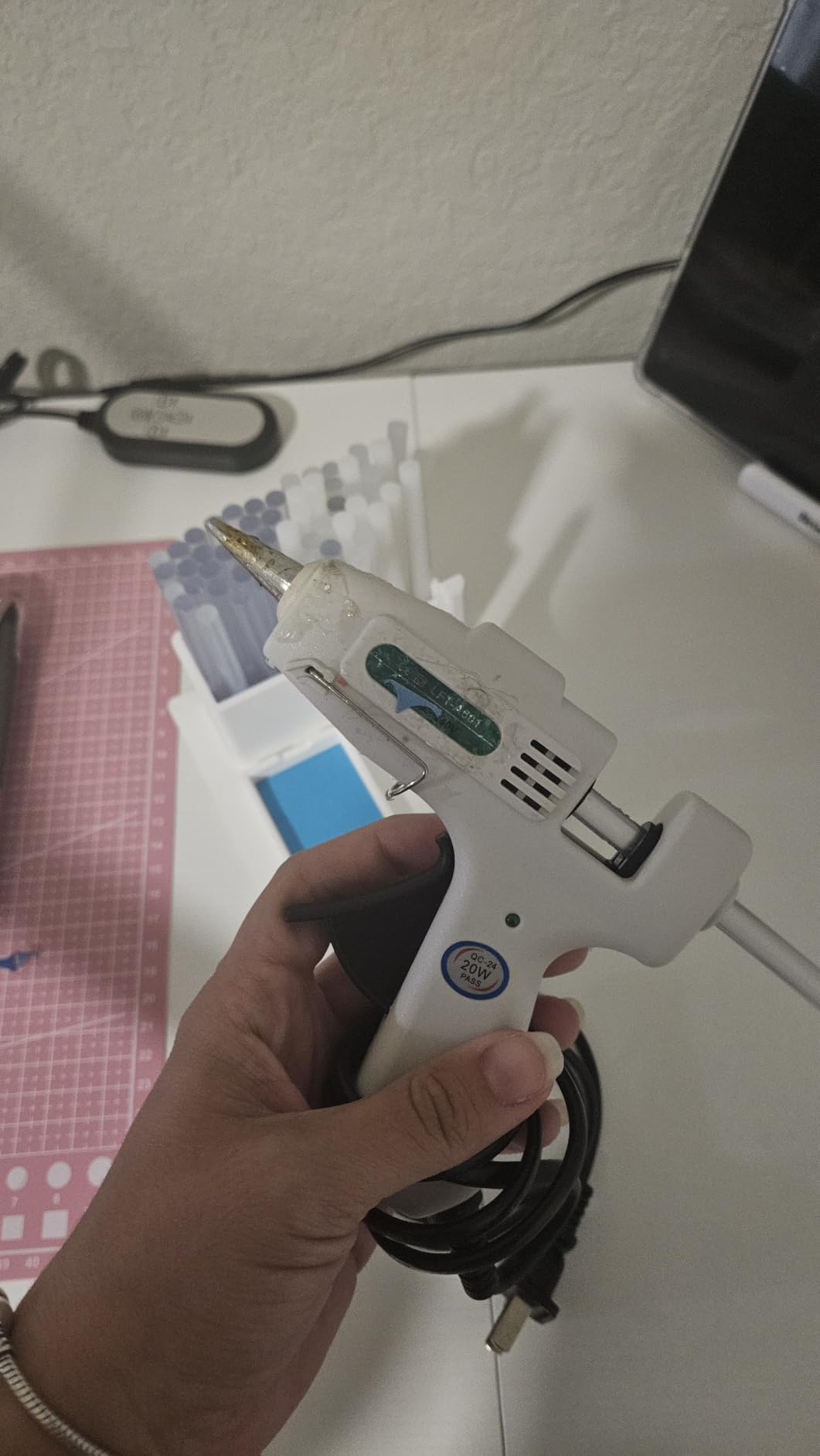Krightlink Mini Hot Glue Gun Kit with 30 Glue Sticks 20w Fast Preheating customer photo 1