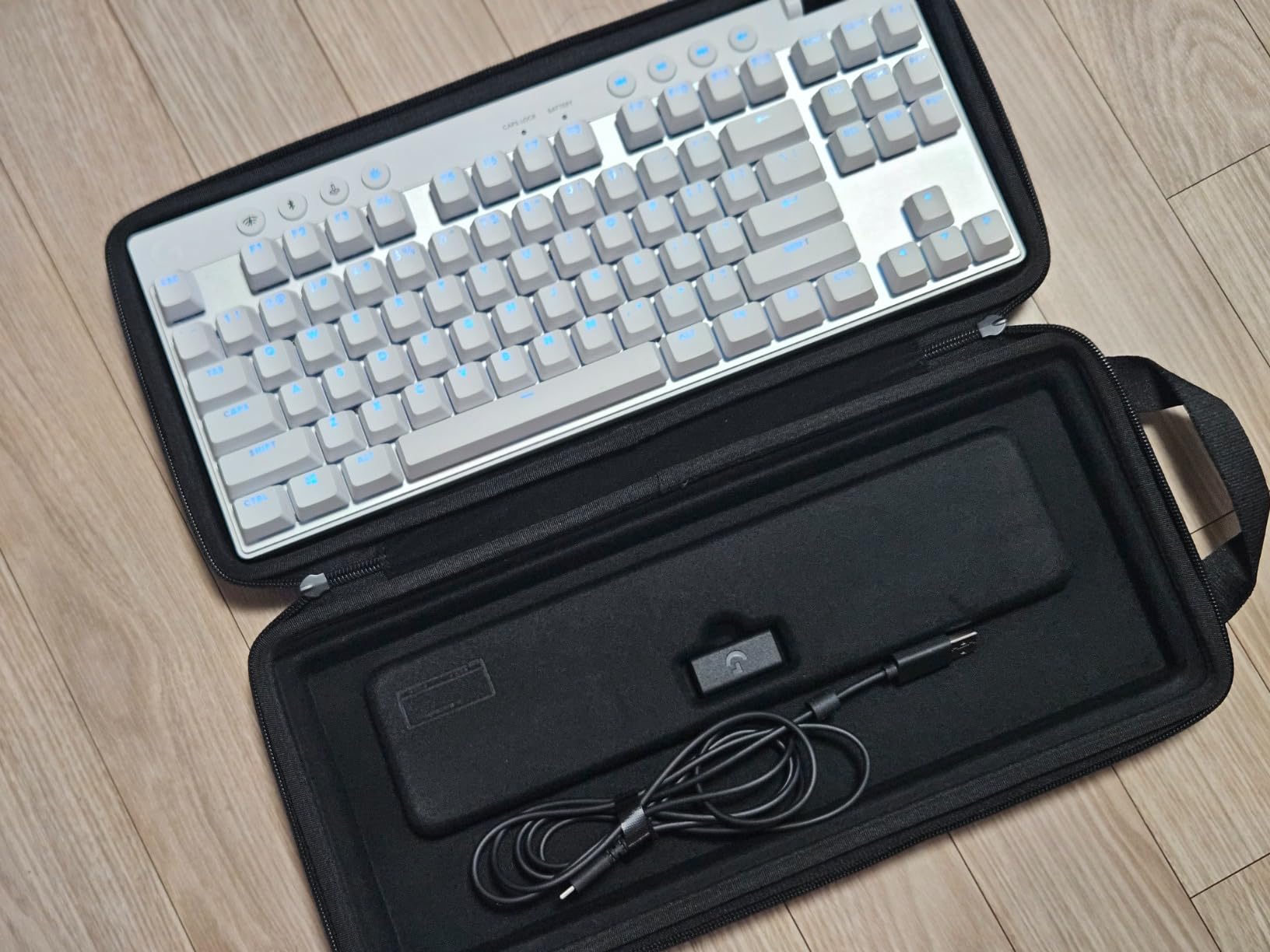 Logitech G PRO X TKL Lightspeed Wireless Gaming Keyboard (Tactile) - White customer photo 1