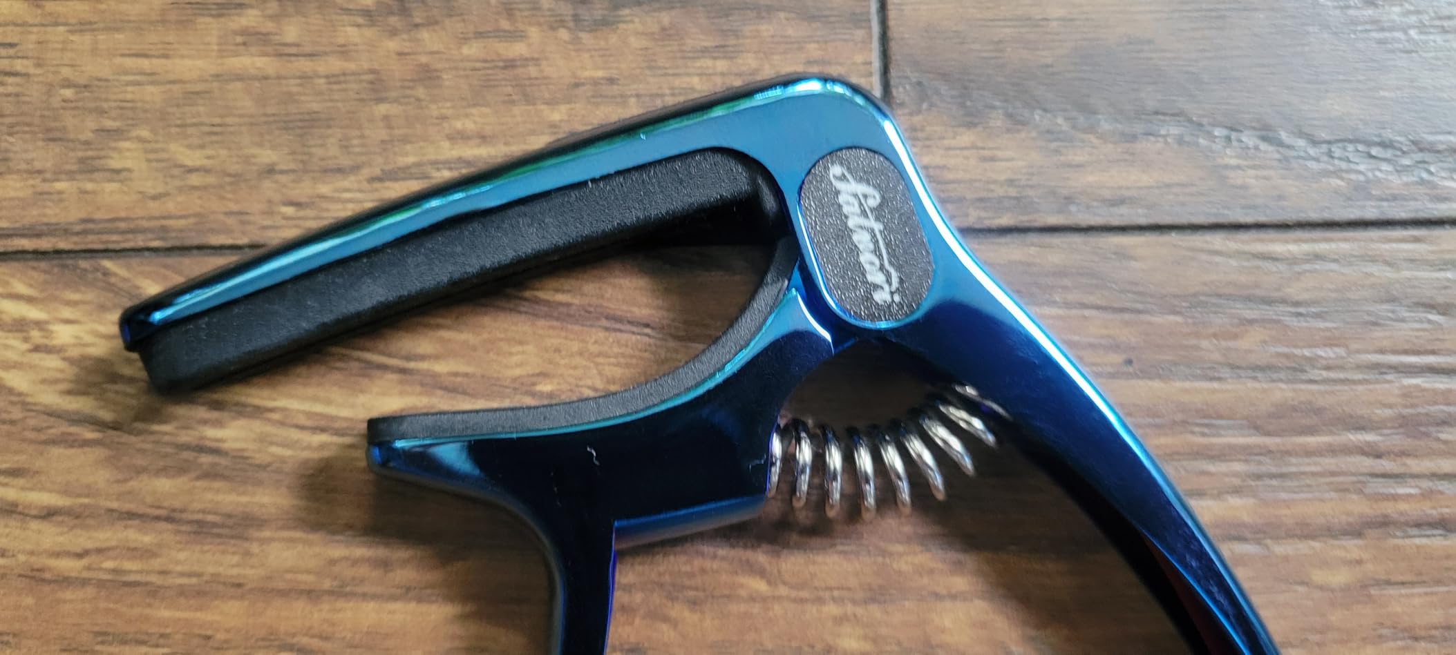 Salvori Exclusive Gradient 'Blue-Plated' Heavy-Duty Guitar Capo for Acoustic/Electric Guitar with 4 Picks, Guitar Clip/Guitar Clamp/Guitar Accessories for Classical Guitar, Ukulele, Mandolin and Banjo customer photo 2