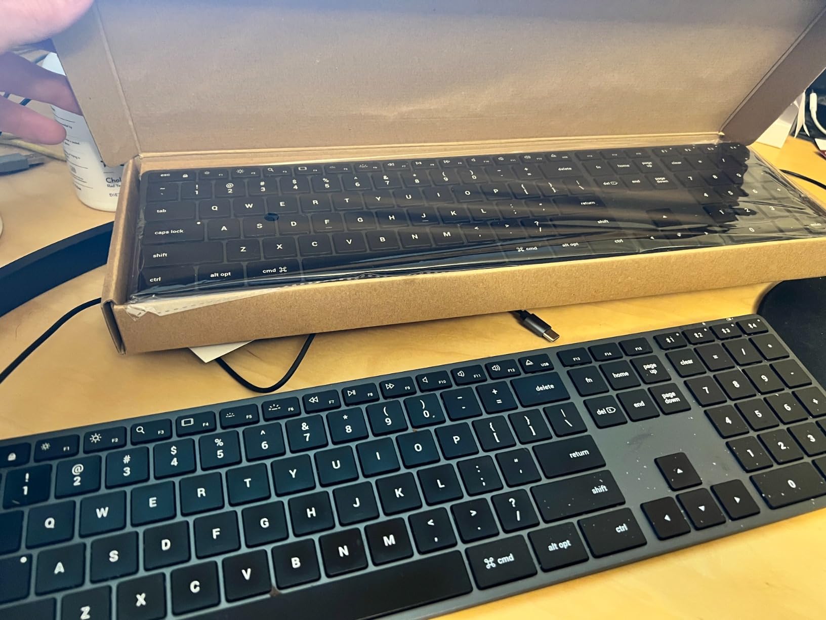 Satechi Slim X3 Bluetooth Backlit Keyboard, Multi-Device Sync, Silver customer photo 1