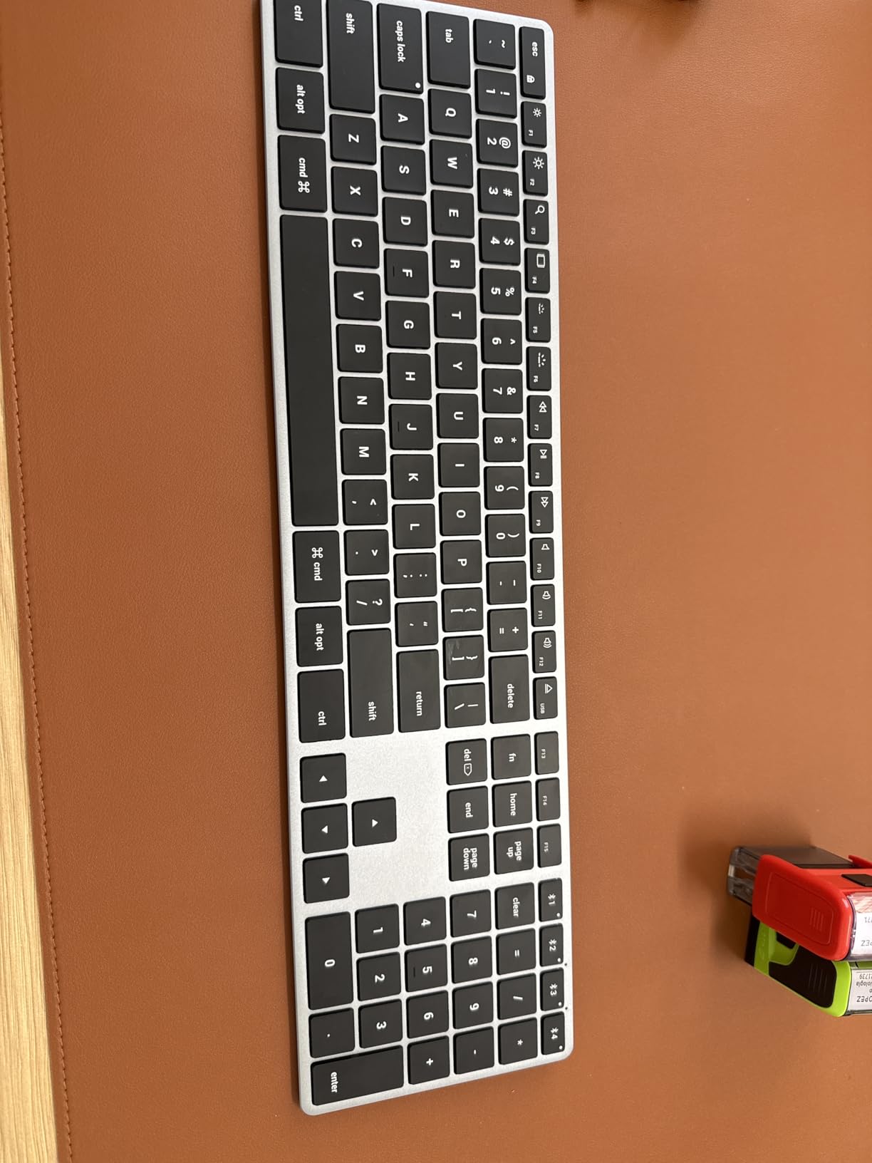 Satechi Slim X3 Bluetooth Backlit Keyboard, Multi-Device Sync, Silver customer photo 2