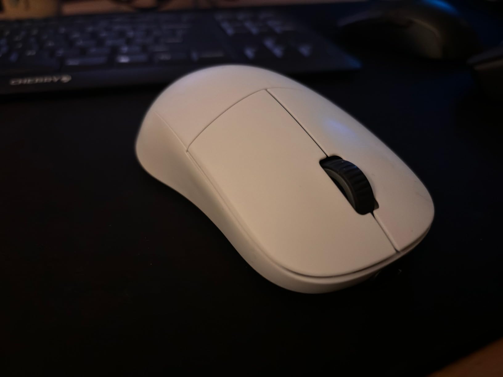 ENDGAME GEAR XM2we Lightweight Wireless Gaming Mouse, 5 Buttons, Black | Programmable gaming mouse, 19,000 DPI sensor, claw grip esports with side buttons for FPS PC gaming customer photo 1